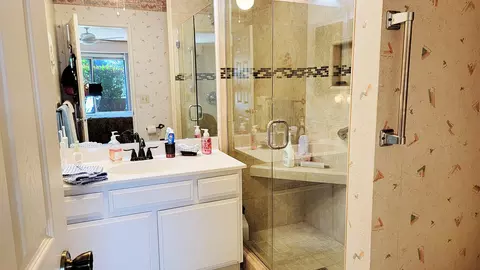Bath - 82088 Cochran Dr, Indio, CA 92201 photo 2 of 4