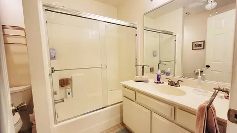 Bath - 82088 Cochran Dr, Indio, CA 92201 photo 1 of 4
