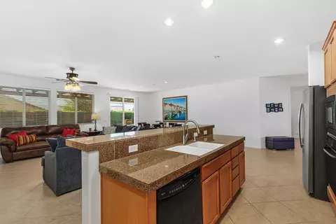 Kitchen - 84303 Eremo Way, Indio, CA 92203 photo 4 of 5