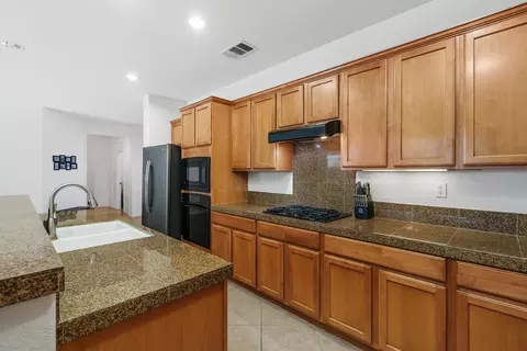 Kitchen - 84303 Eremo Way, Indio, CA 92203 photo 3 of 5