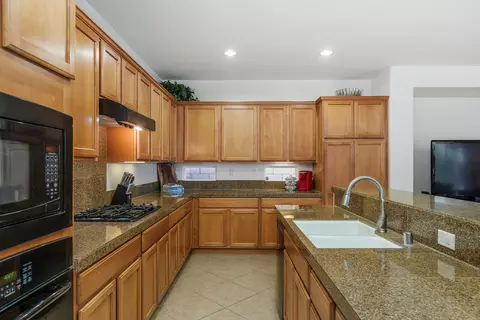Kitchen - 84303 Eremo Way, Indio, CA 92203 photo 2 of 5