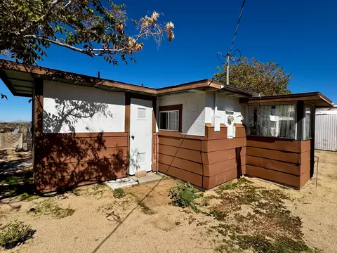 56606 Skyline Ranch Rd, Yucca Valley, CA 92284 photo 2