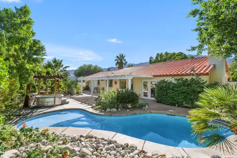 2910 N Bahada Rd, Palm Springs, CA 92262