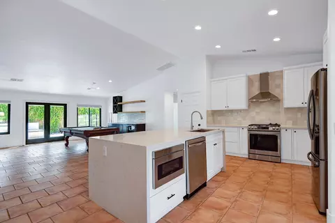Kitchen - 48192 Panorama Ave, Indio, CA 92201 photo 2 of 3