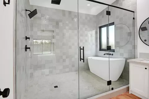 Bath - 48192 Panorama Ave, Indio, CA 92201 photo 1 of 4