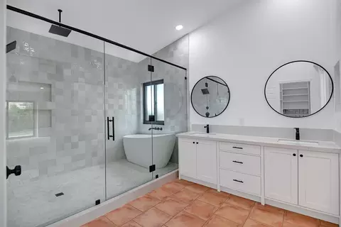 Bath - 48192 Panorama Ave, Indio, CA 92201 photo 2 of 4
