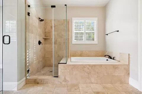Bath - 49128 Montpelier Dr, Indio, CA 92201 photo 2 of 5