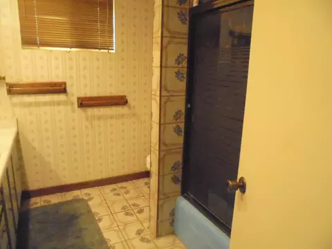 Bath - 2265 E Chanslor Way, Blythe, CA 92225 photo 2 of 4