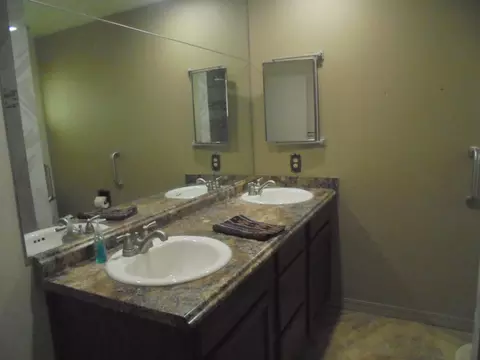 Bath - 2265 E Chanslor Way, Blythe, CA 92225 photo 4 of 4
