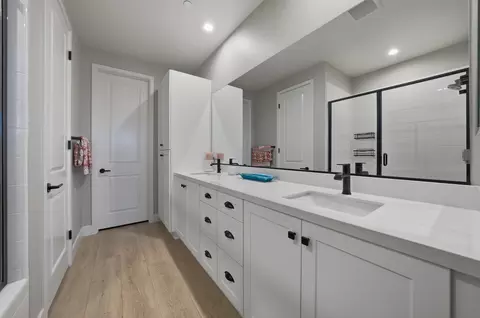 Bath - 51432 Mastic Way, Indio, CA 92201 photo 1 of 2