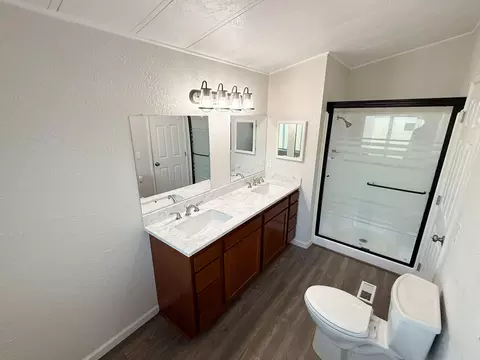 Bath - 28495 Roan Ranch Rd, Menifee, CA 92585 photo 2 of 3