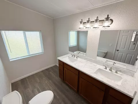 Bath - 28495 Roan Ranch Rd, Menifee, CA 92585 photo 1 of 3