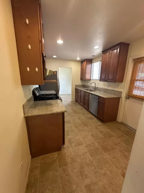 Kitchen - 15786 El Centro St, Hesperia, CA 92345 photo 1 of 2