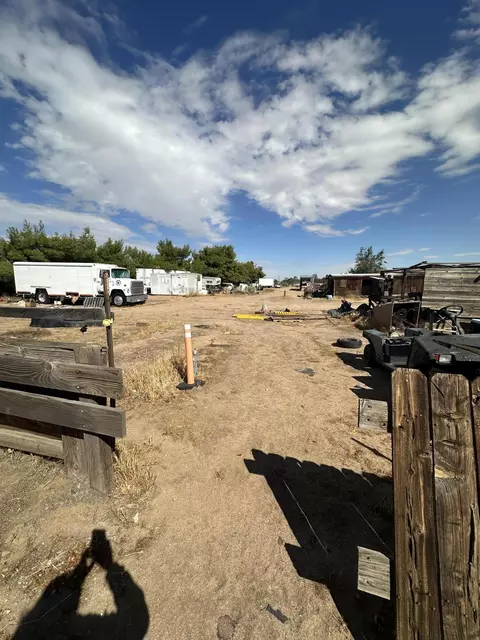 Exterior - 15786 El Centro St, Hesperia, CA 92345 photo 3 of 4