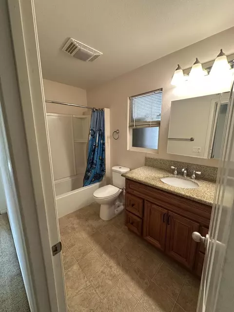 Bath - 15786 El Centro St, Hesperia, CA 92345 photo 2 of 2
