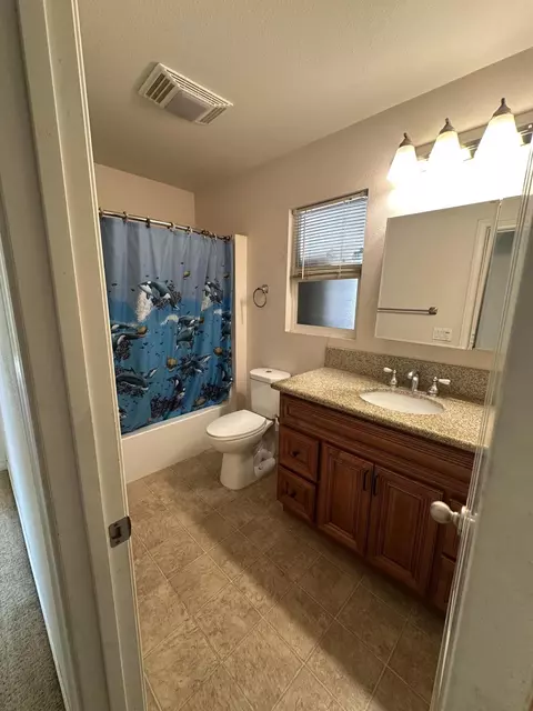 Bath - 15786 El Centro St, Hesperia, CA 92345 photo 1 of 2