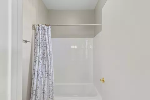 Bath - 49451 Biery St, Indio, CA 92201 photo 5 of 5