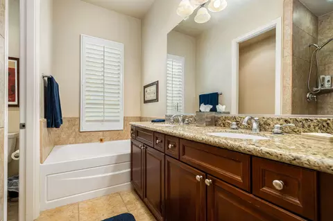 Bath - 48643 Legacy Dr, La Quinta, CA 92253 photo 5 of 6