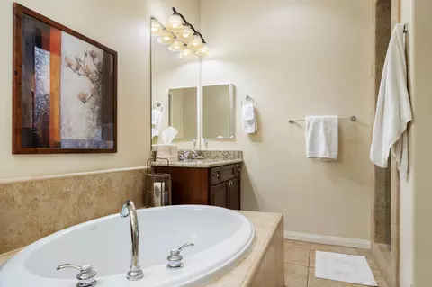 Bath - 48643 Legacy Dr, La Quinta, CA 92253 photo 2 of 6