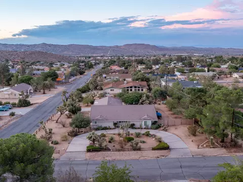 View/Area - 8395 Emerson Ave, Yucca Valley, CA 92284 photo 2 of 3