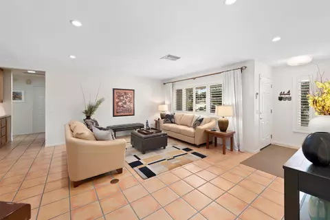 Living - 8395 Emerson Ave, Yucca Valley, CA 92284 photo 2 of 5