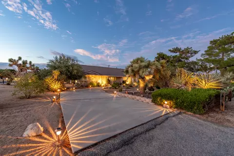 Exterior - 8395 Emerson Ave, Yucca Valley, CA 92284 photo 9 of 11