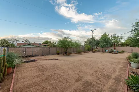 Exterior - 8395 Emerson Ave, Yucca Valley, CA 92284 photo 6 of 11