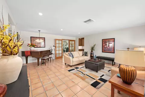 Living - 8395 Emerson Ave, Yucca Valley, CA 92284 photo 3 of 5