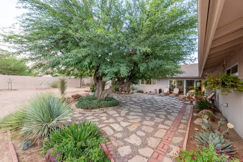 Exterior - 8395 Emerson Ave, Yucca Valley, CA 92284 photo 5 of 11