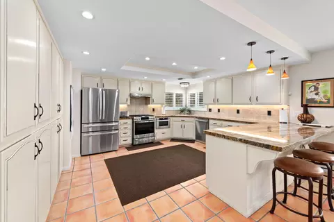 Kitchen - 8395 Emerson Ave, Yucca Valley, CA 92284 photo 1 of 2