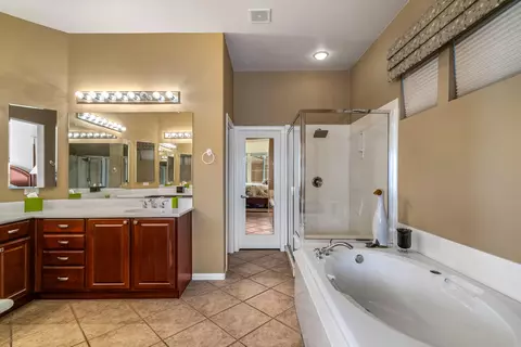 Bath - 80607 Prestwick Pl, Indio, CA 92201 photo 5 of 8