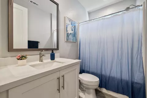 Bath - 82425 W Mccarroll Dr, Indio, CA 92201 photo 2 of 2
