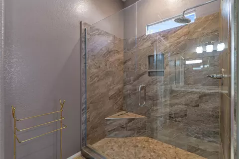 Bath - 44327 Royal Lytham Dr, Indio, CA 92201 photo 3 of 4