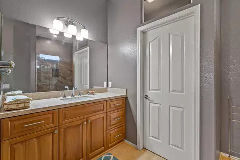 Bath - 44327 Royal Lytham Dr, Indio, CA 92201 photo 4 of 4