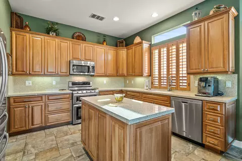 Kitchen - 44327 Royal Lytham Dr, Indio, CA 92201 photo 4 of 6