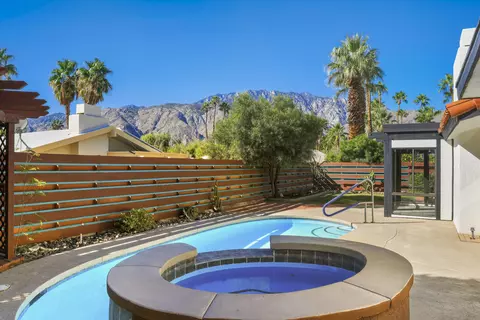 1351 E Luna Way, Palm Springs, CA 92262