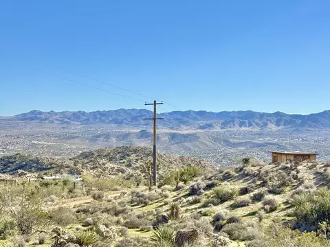 101 Nelson Rd, Yucca Valley, CA 92284