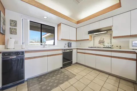 Kitchen - 79170 Starlight Ln, Bermuda Dunes, CA 92203 photo 2 of 4