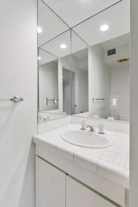 Bath - 42540 Baracoa Dr, Bermuda Dunes, CA 92203 photo 2 of 2