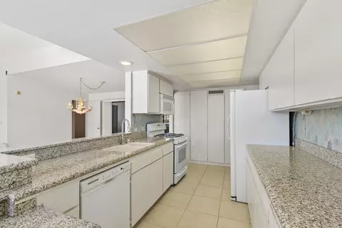 Kitchen - 42540 Baracoa Dr, Bermuda Dunes, CA 92203 photo 2 of 4