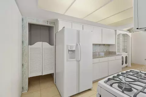 Kitchen - 42540 Baracoa Dr, Bermuda Dunes, CA 92203 photo 4 of 4