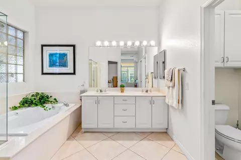 Bath - 80729 Braemar Ct, Indio, CA 92201 photo 3 of 4