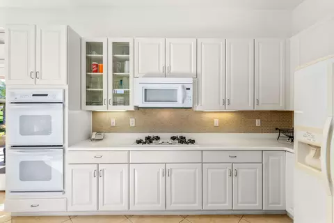 Kitchen - 80729 Braemar Ct, Indio, CA 92201 photo 6 of 6