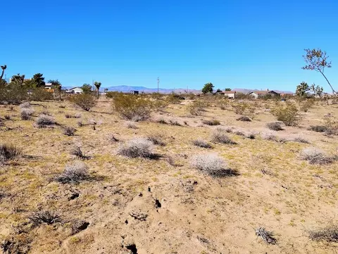565 N Inez Ave, Landers, CA 92285 photo 16