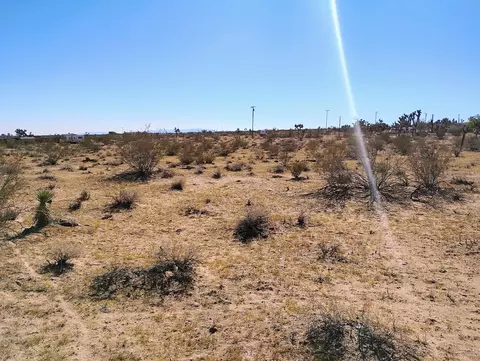 565 N Inez Ave, Landers, CA 92285 photo 7