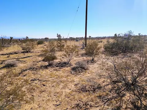 565 N Inez Ave, Landers, CA 92285 photo 5