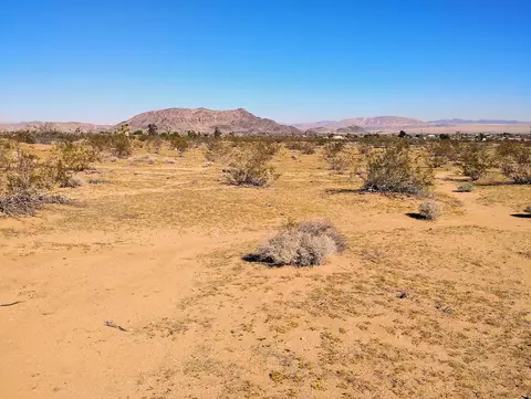 565 N Inez Ave, Landers, CA 92285