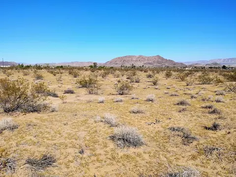 565 N Inez Ave, Landers, CA 92285 photo 6