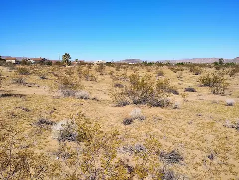 565 N Inez Ave, Landers, CA 92285 photo 17