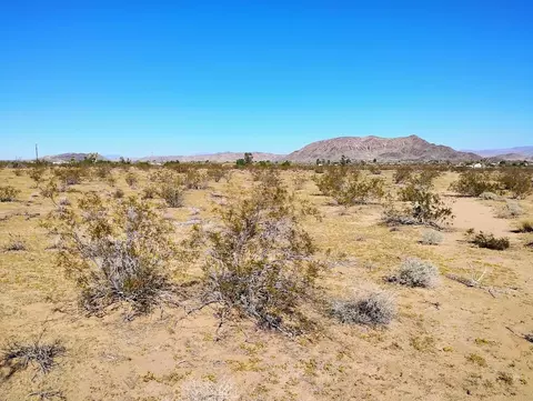 565 N Inez Ave, Landers, CA 92285 photo 15